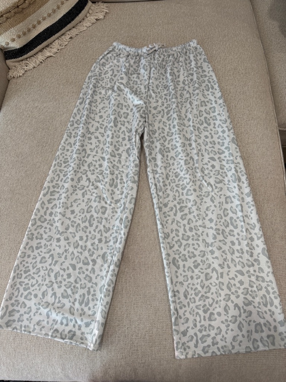 SHEIN Girls Gray Leopard Print Casual Lounge Pants